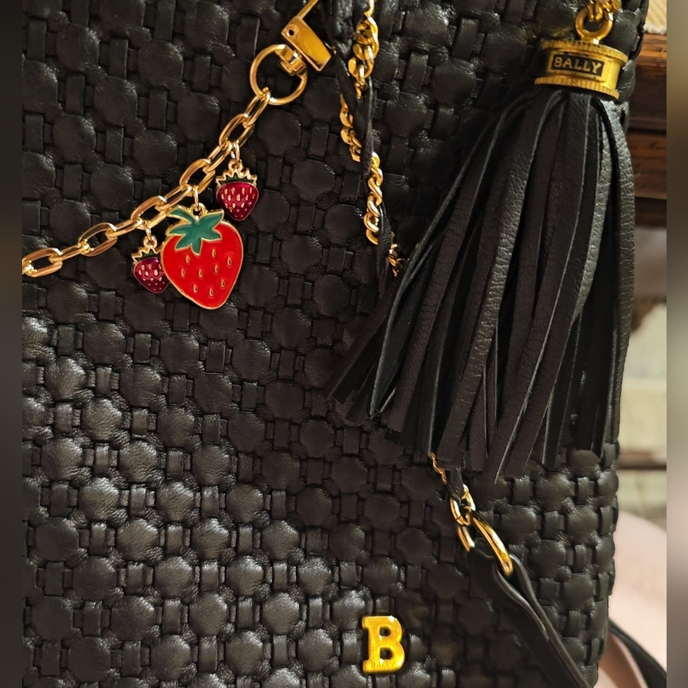 Bally Vintage Black Woven Lambskin Leather Tote with Chain Strap - Picture 3 of 7